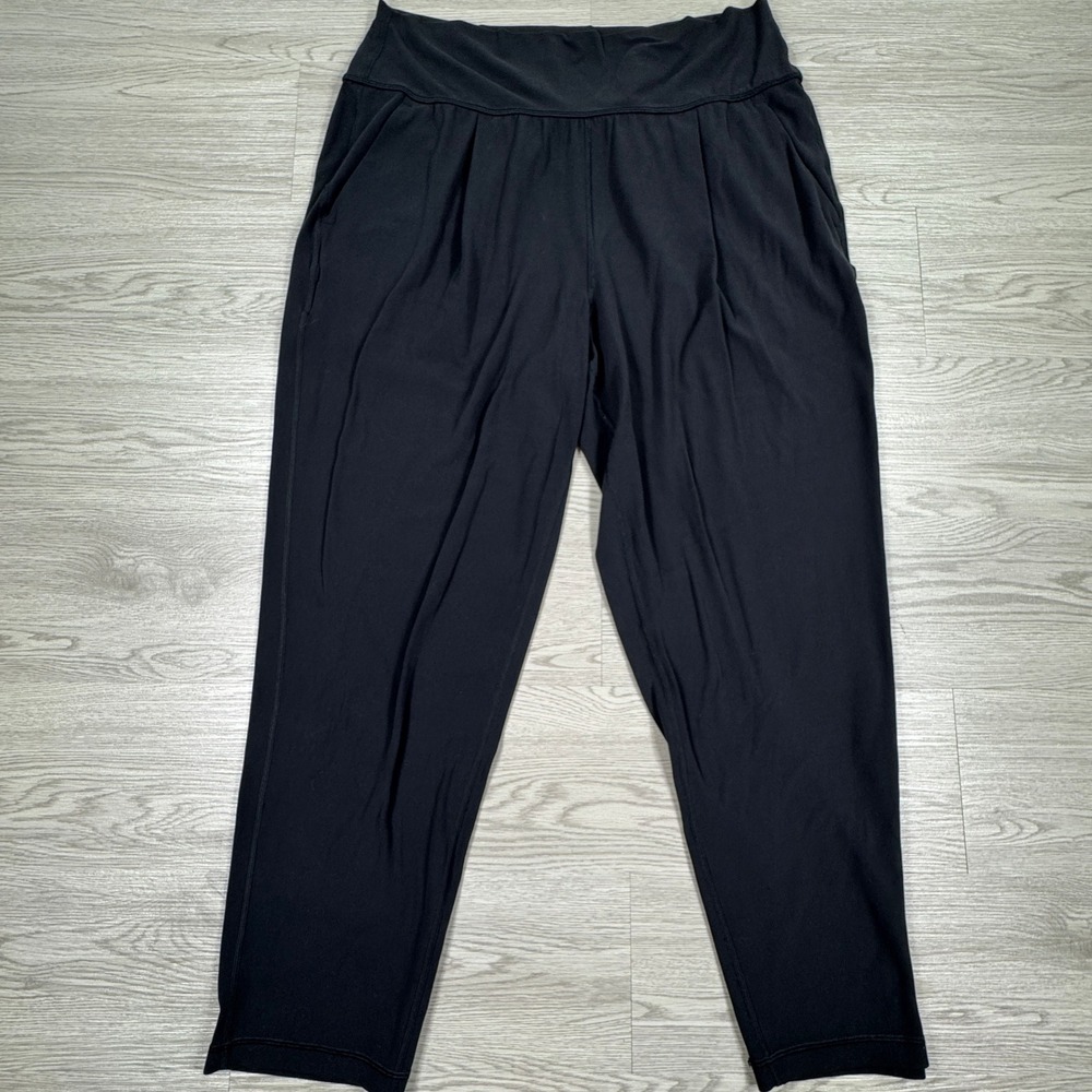 Athleta Women's Elation Pant Black Large High Rise Tapered‎ Yoga Athletic Lounge